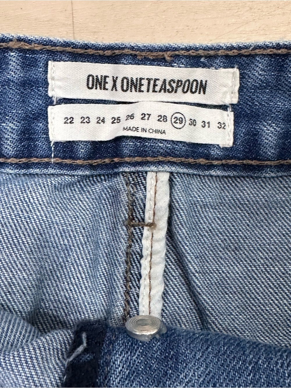 One Teaspoon 2020 MIGH WAIST/ LONG RISE SUPER FITTED MID LEIGTH Sz 29 frayed - Picture 7 of 15